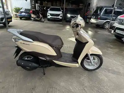 Honda LEAD 125 Fi желтый кремовый конец 2014 г. госномер Хошимина