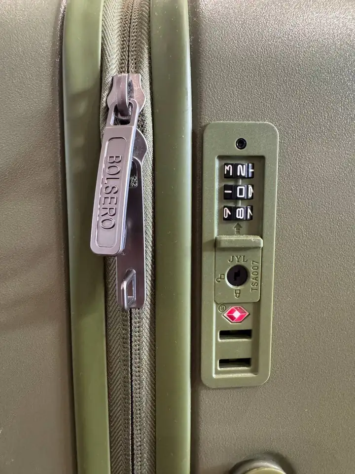 Чемодан Hard Shell Suitcase Olive Green
