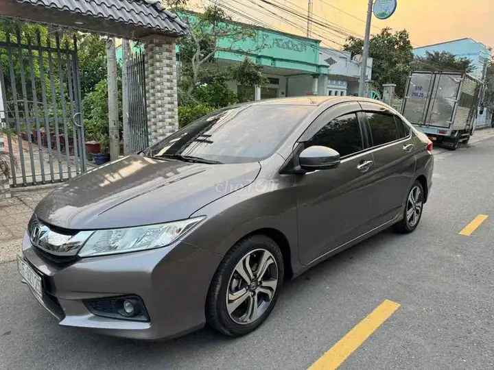 Honda City 2016 автомат 90.000 км коричневый