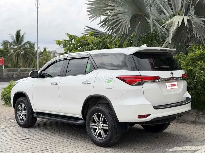 Toyota Fortuner 2024 2.4L 4x2 AT Белый