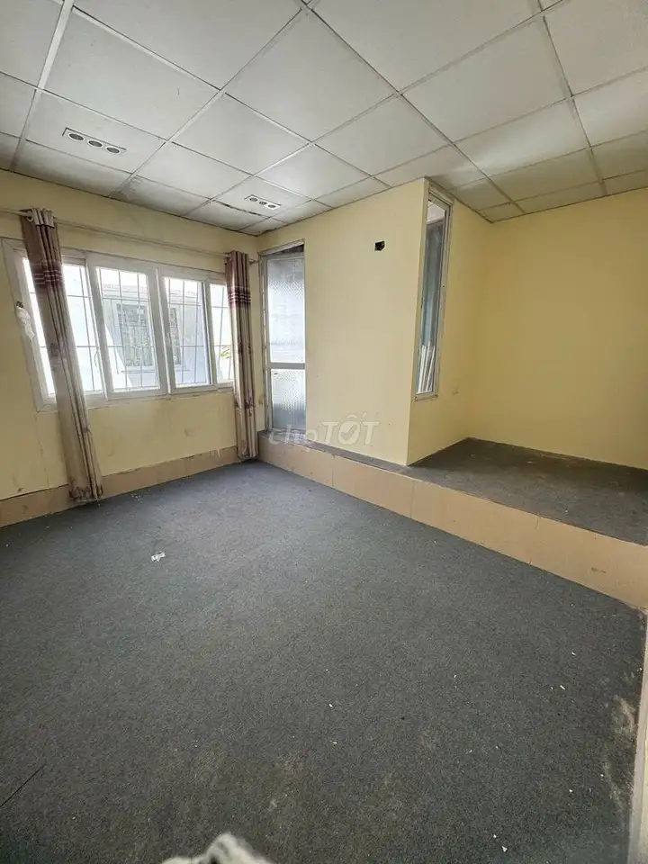 Квартира 3 этаж, пл. 45м², 1 спальня, в переулке авто, Нгуен Чи Тхань