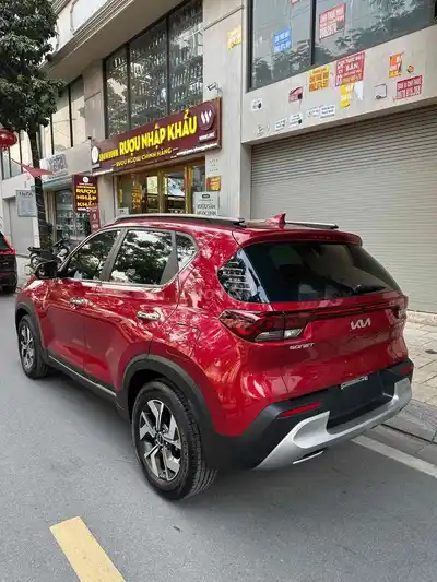 Kia Sonet Premium 2024, красный, 30 тыс. км