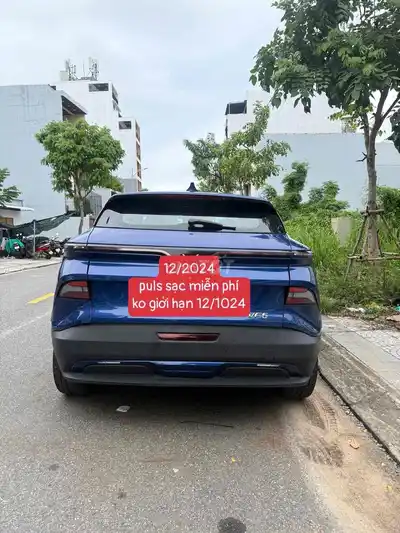 VinFast VF6 Plus 2024 синий 10000 км