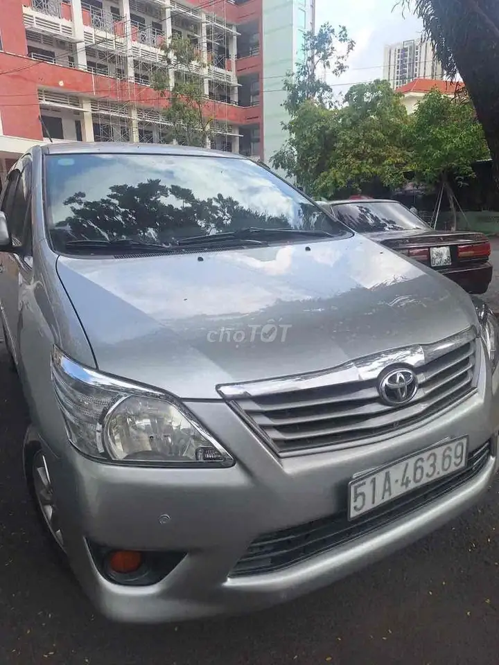 Toyota Innova 2012 Механика Серебристый
