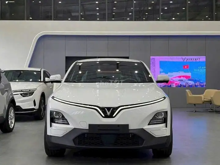 VINFAST VF6 – Современный электрический кроссовер, стильный дизайн