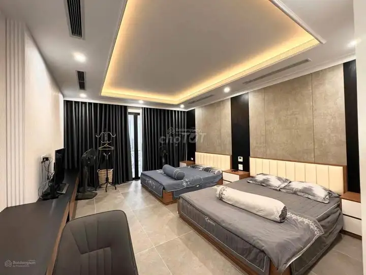 Cho thuê nhà nguyên căn Phố Hồng Hà - Ba Đình - Thang Máy