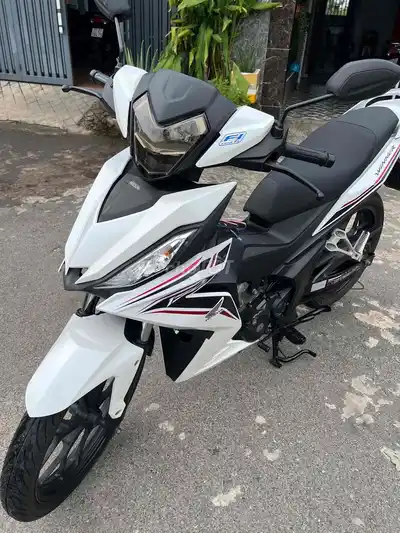 Honda Winner черно-белый, механическая коробка