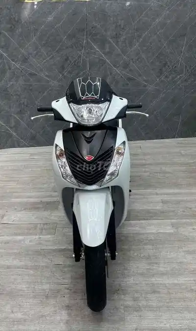 Honda SH 125i 2012 белый-чёрный, полностью оригинал