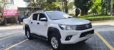 Toyota Hilux 2017 E белый 5 мест