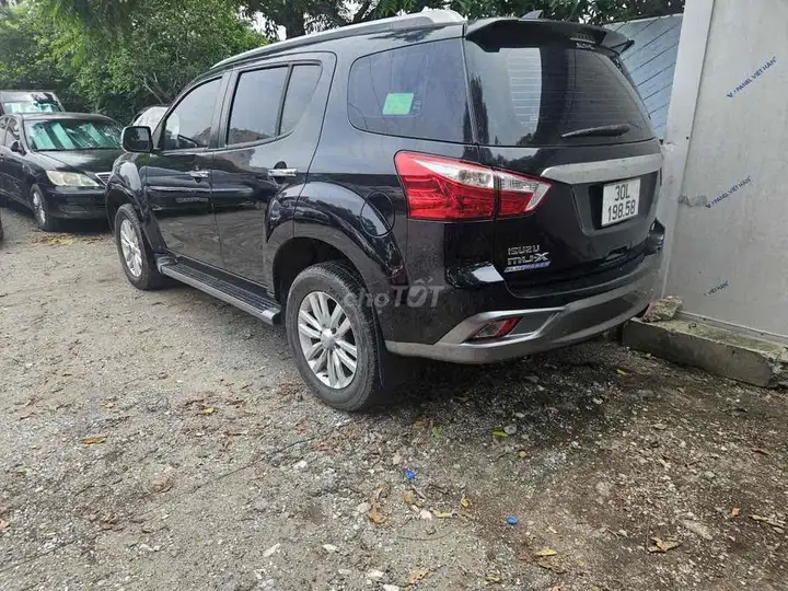 Isuzu Mu-X Limited, дизель, черный, 4WD, АКПП
