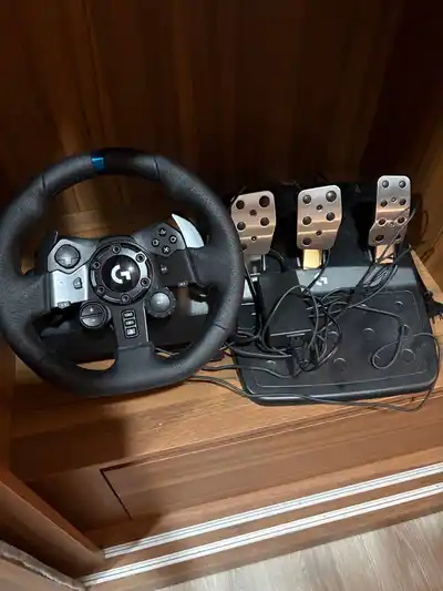 Logitech G923 Racing Wheel and Pedals