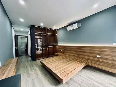 Новый дом, переулок для авто, 6 этажей, лифт, 3 спальни