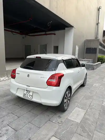 Suzuki Swift 2019 Белый в подарок тюнинг салона
