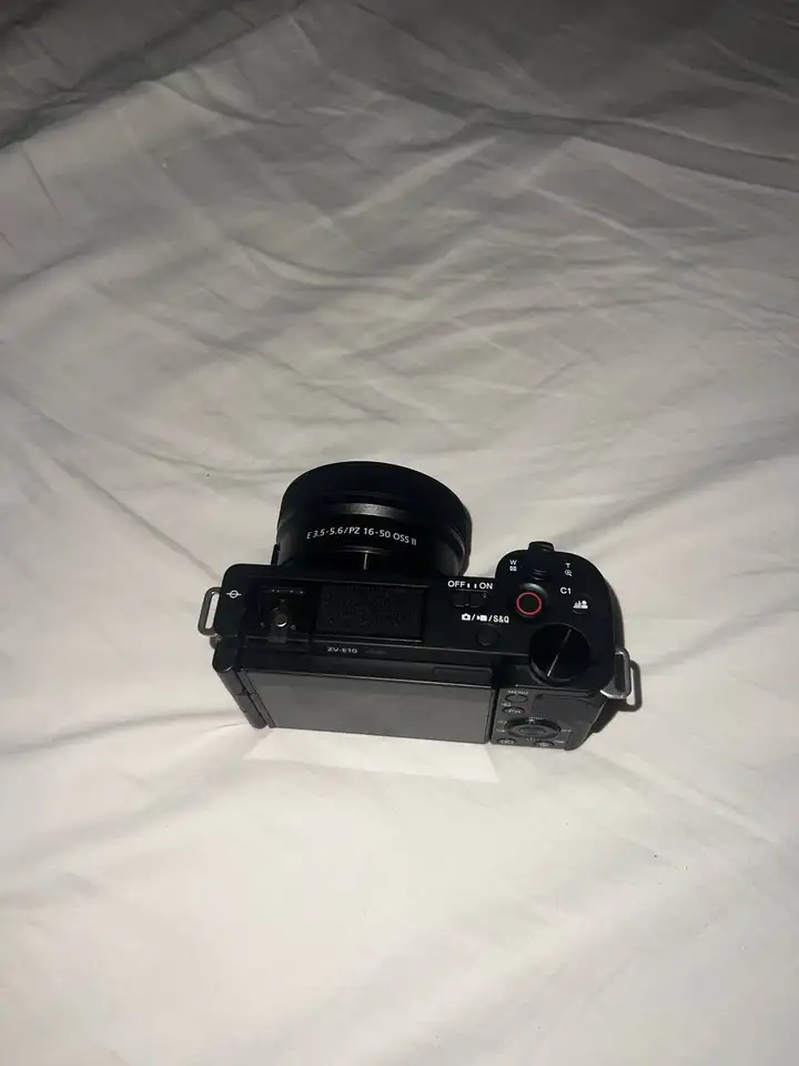 Sony ZV-E10 беззеркальный 16-50 мм кит