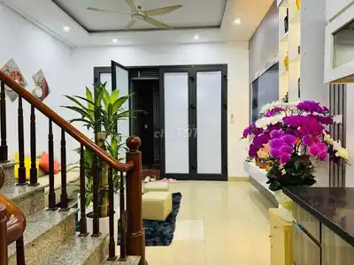 Сдается дом с 3 спальнями в переулке 1 Bui Xuong Trach, Thanh Xuan, полностью укомплектован