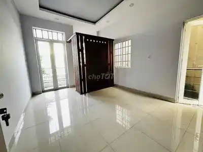 Дом 2 этажа, 3 спальни, 4х25м на улице рядом с До Суан Хоп, большой двор