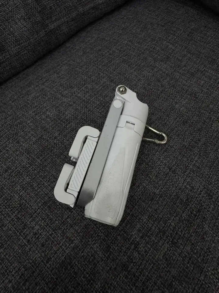 Штатив, лампы, EarPods, ремень, блоки питания, прибор Xiaomi, мини-вертолёт, лампочка