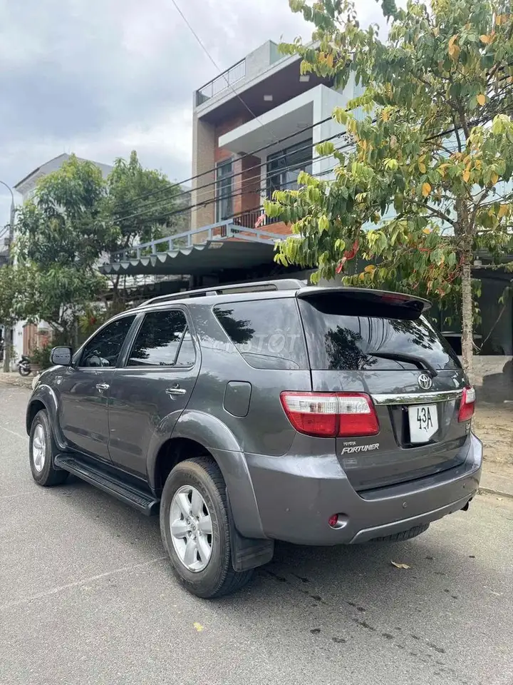Toyota Fortuner 2.7V Серый Автомат