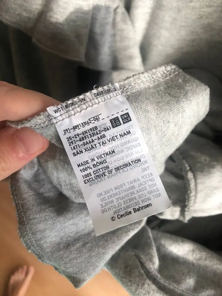 Платье Uniqlo, шорты Muji, топ Uniqlo