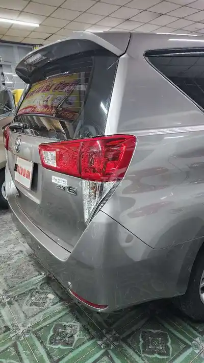 Toyota Innova 2.0E 2017 МКПП Серебристая 76 000 км