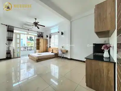 Сдаю комнату 40м2 с балконом, мебелью и 1 этаж