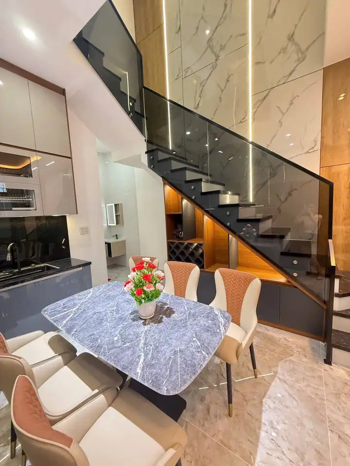 Аренда дома 3 этажа, 3 спальни, 4 WC, 64 м²