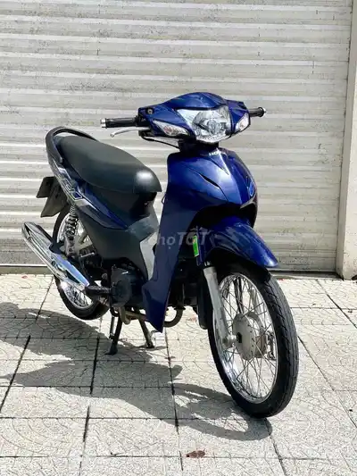 Синяя Honda Wave конца 2022 года, Вьетнам
