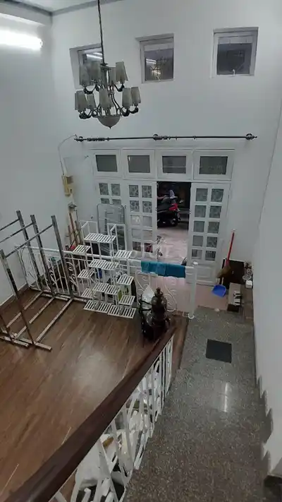Дом на улице Чан Кхак Тчан, Район 1, переулок для авто, 36м2, 3 этажа, под жилье и бизнес