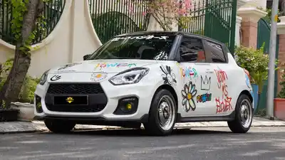 Белый автоматический хэтчбек Suzuki Swift
