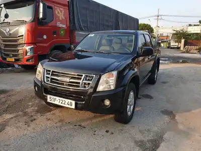 Isuzu D-Max черный 5-местный