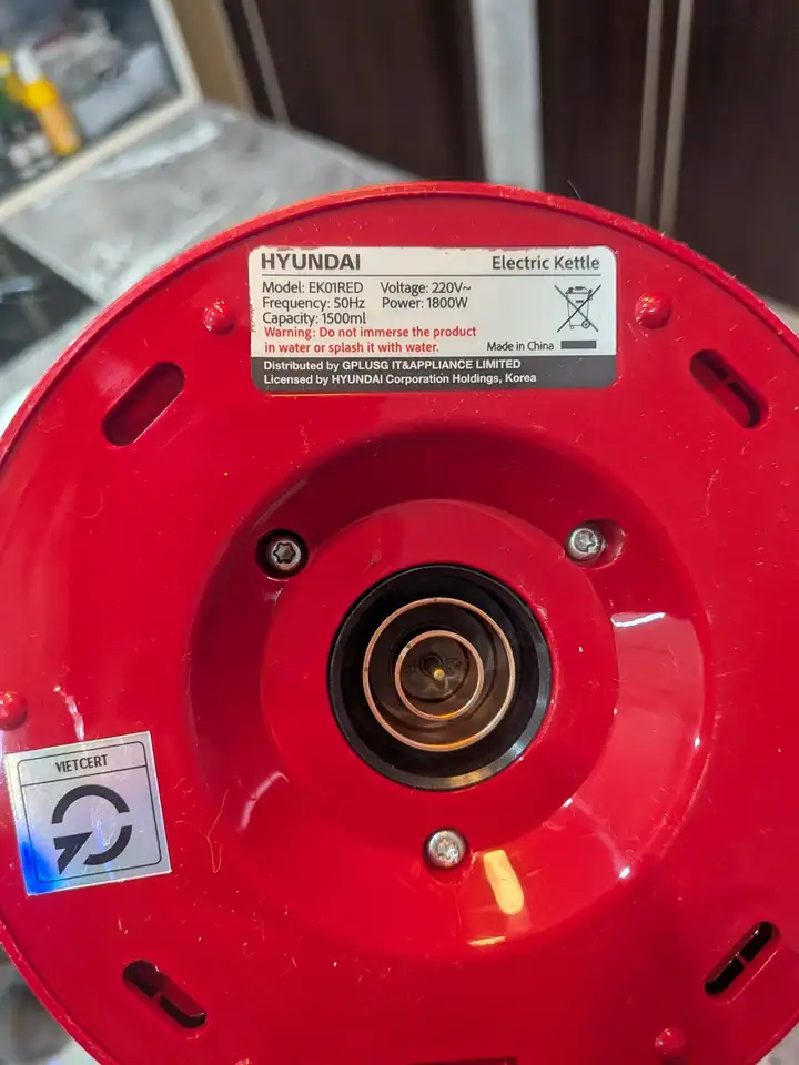 Электрический чайник Hyundai EK01RED