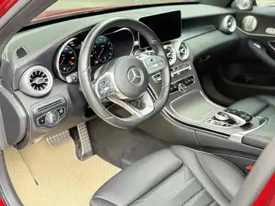 Мерседес-Бенц C300 2020 красный 50 000 км