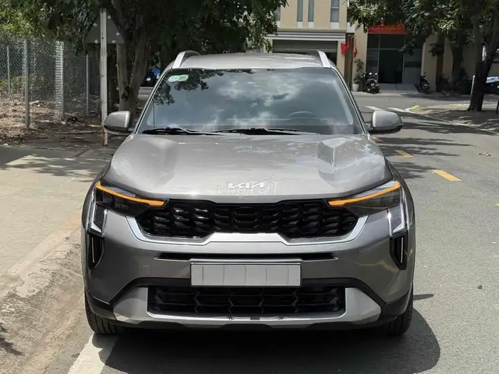 Kia Sonet 1.5L Luxury 2025, почти новый, пробег 16 000 км