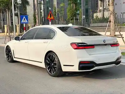 BMW 740Li белый 5-местный бензин