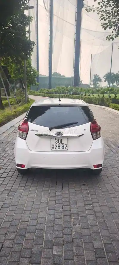 Toyota Yaris автомат, 5 мест, бензин, белый