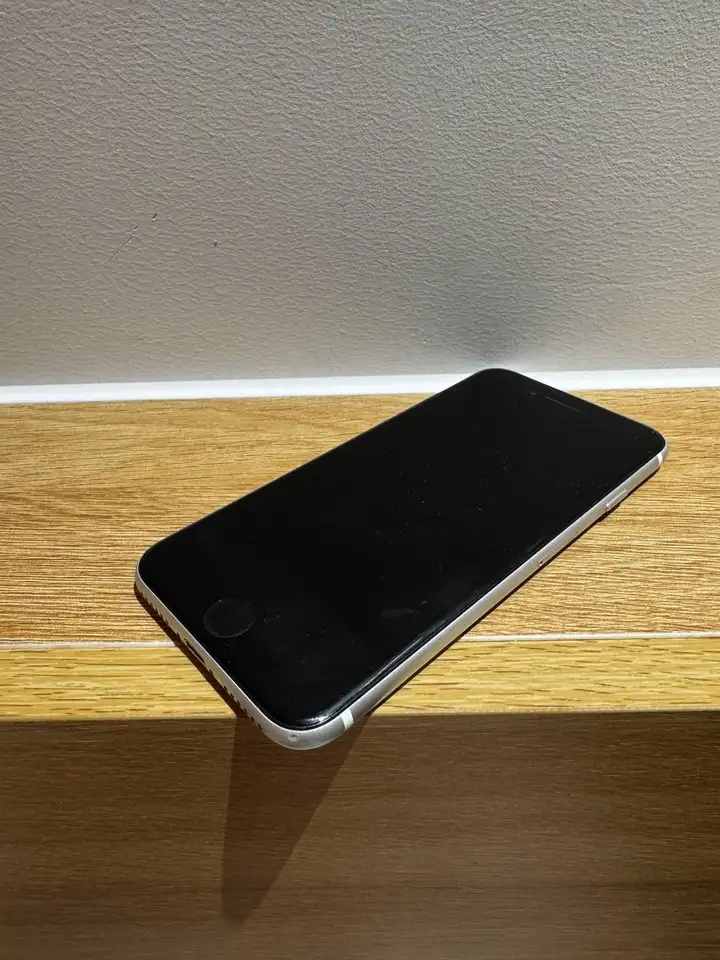 iPhone SE 2020 64 ГБ