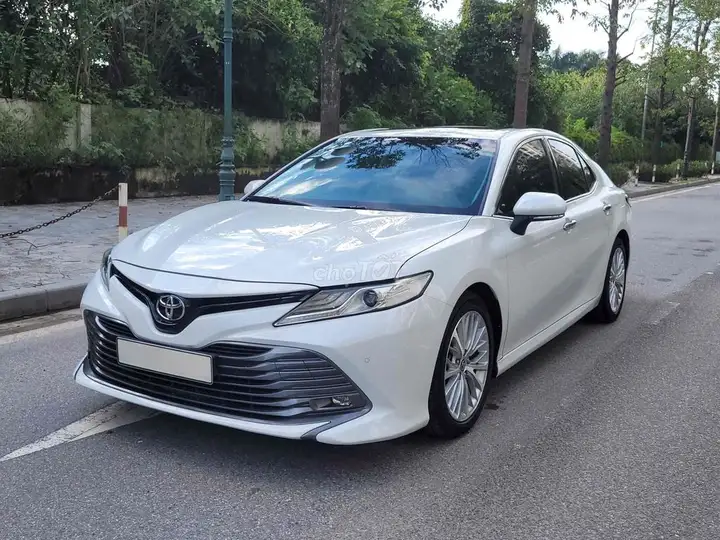 Toyota Camry 2.5Q 2019 Жемчужно-белый