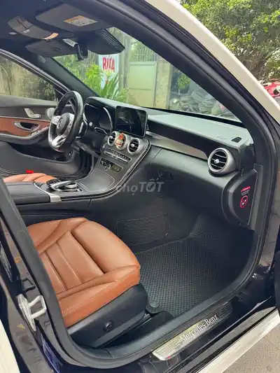Mercedes-Benz AMG 2.0L 2019 Белый