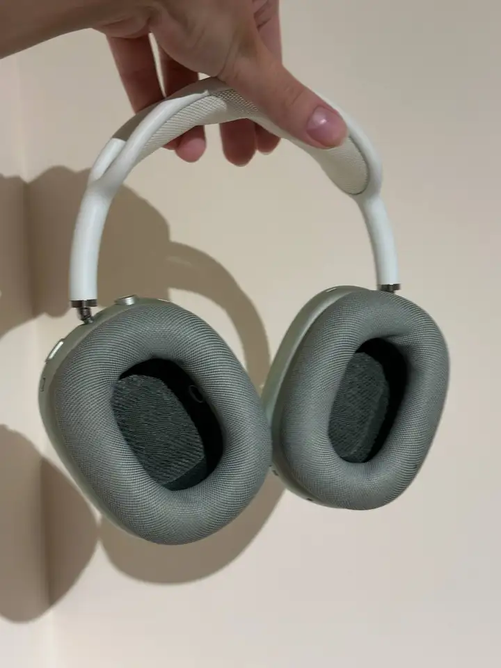 AirPods Max первого поколения