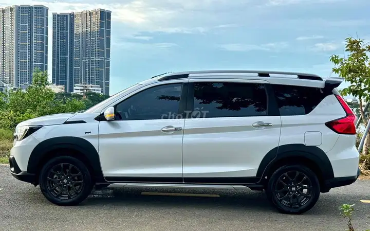 Suzuki XL7 Hybrid 2025 Белый, пробег 15 тыс.