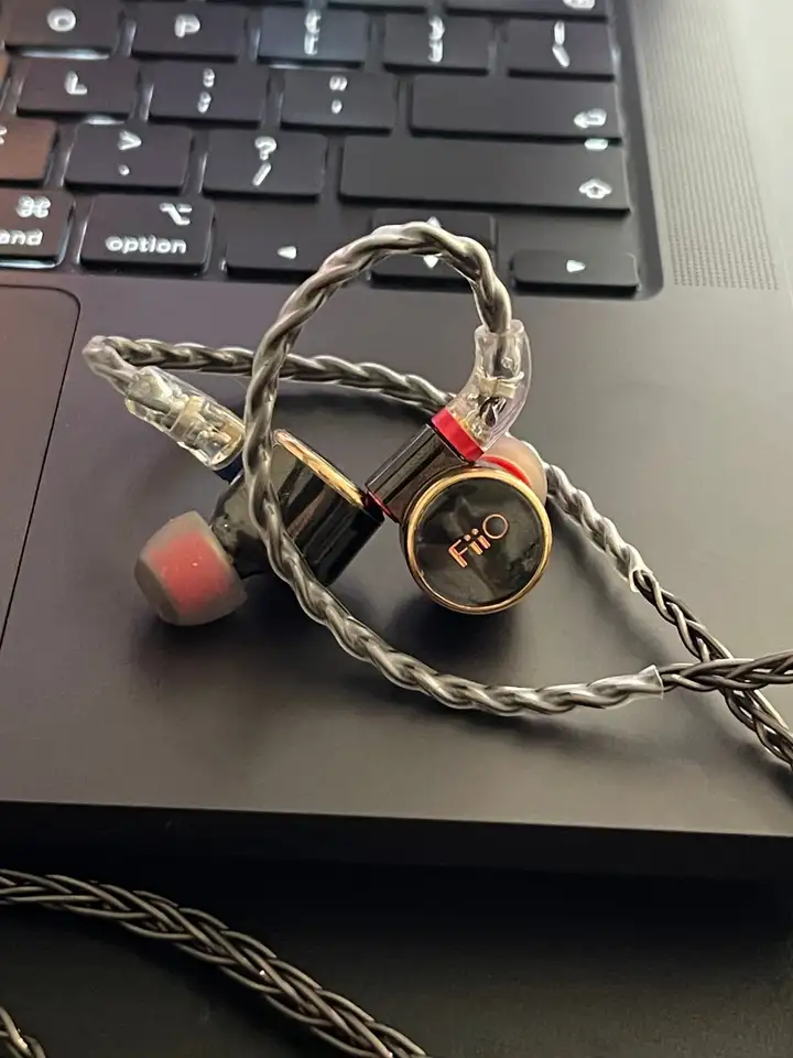 Игровые девайсы: наушники Fiio FD3 и мышка G Pro X Superlight