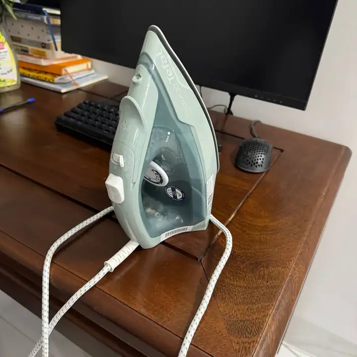 Монитор, корпус ПК, утюг, швейная машинка