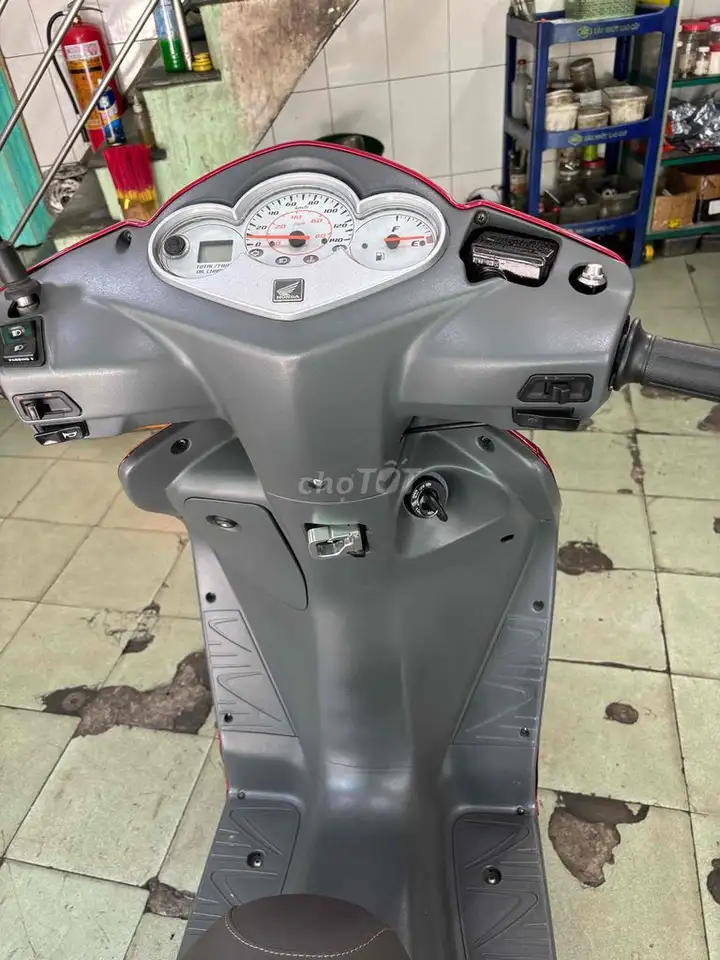 Honda Dylan 150, красный, скутер