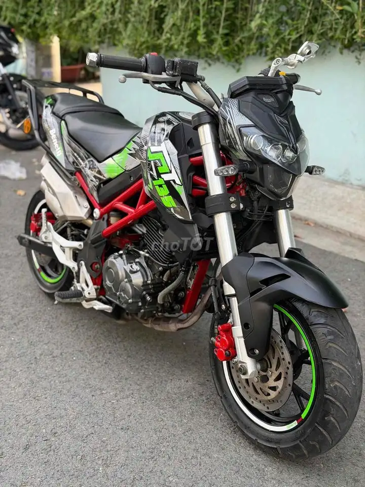 Benelli TNT 125cc, черный, зеленый