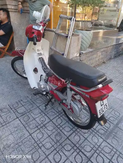 Honda Dream 2024 Красно-белая