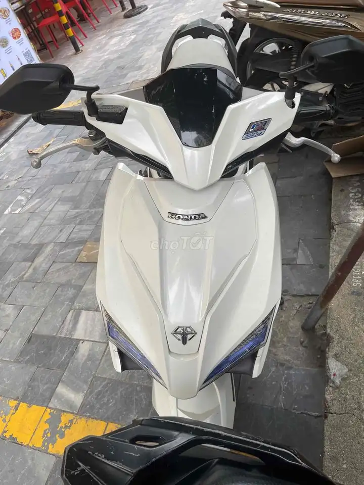 Honda Air Blade белая, оригинал, состояние новой