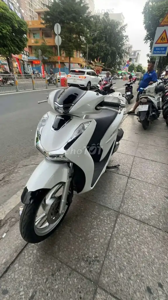 Honda SH 150 ABS 2021 Белый, состояние 90%