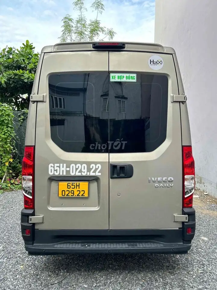 Продажа 2 автобусов Iveco Daily, 16 мест, золотистый песок