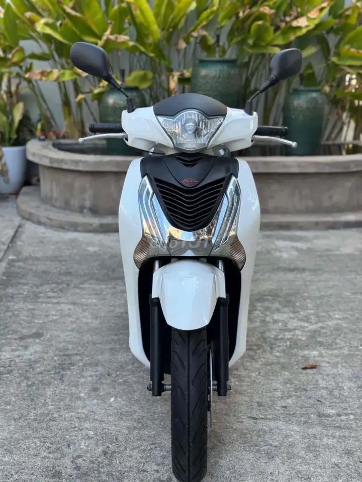 SH 150 белый, отличное состояние, 2 зеркала, 2 ключа