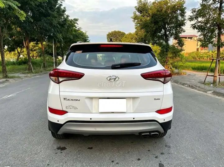 Hyundai Tucson 1.6 Turbo 2018 белый, 100 тыс. км